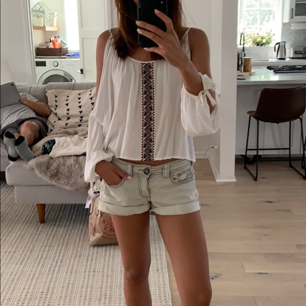 White boho blouse LA hearts